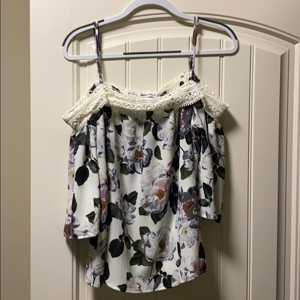 Floral Off the shoulders top.